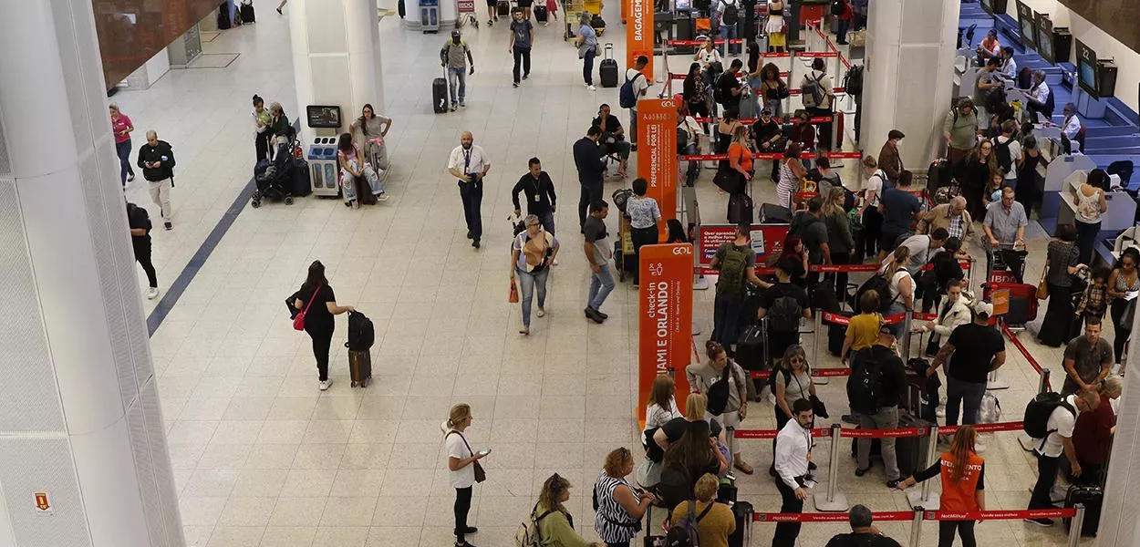 Vazamento de óleo na pista do Santos Dumont provoca caos aéreo