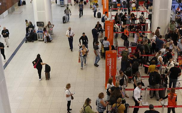 Greve de controladores de voo pode parar aeroportos brasileiros a partir de segunda-feira