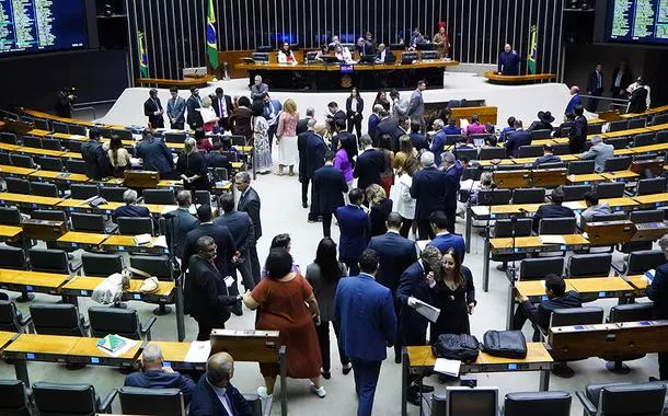 "PL das fake news" empaca na Câmara após retirada de artigo sobre remuneração que favoreceria grandes emissoras