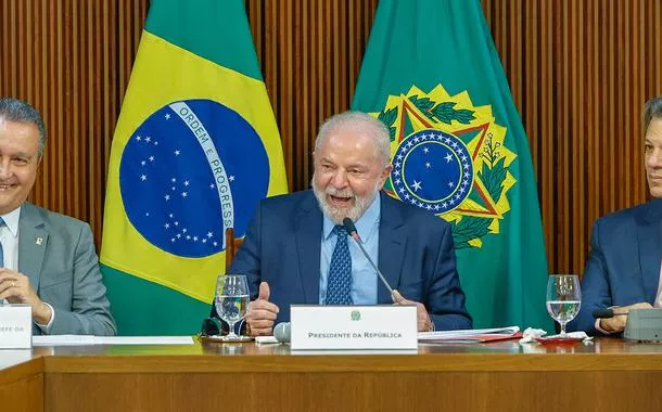 Lula se reúne com ministros para analisar pacote de cortes econômicos