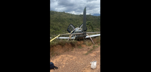 Vídeo: avião com seis pessoas cai em Sabará, em MG