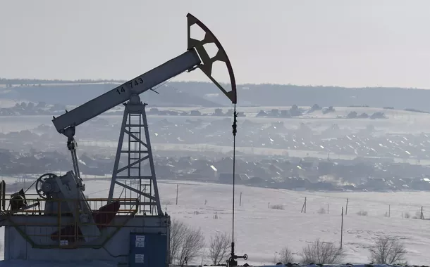OPEC+ mantém política para aumentar gradualmente produção de petróleo