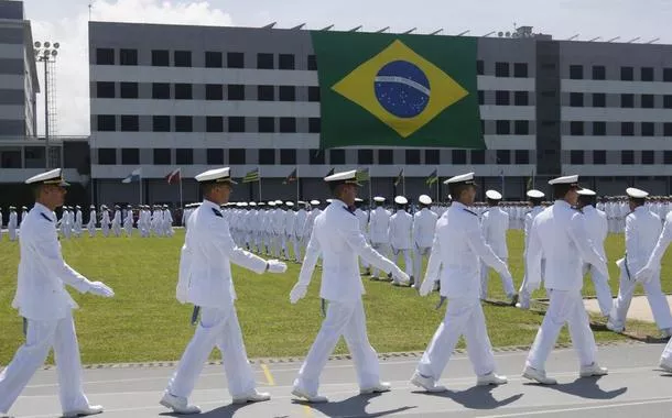 Médica da Marinha morre com tiro de bala perdida dentro de hospital no Rio