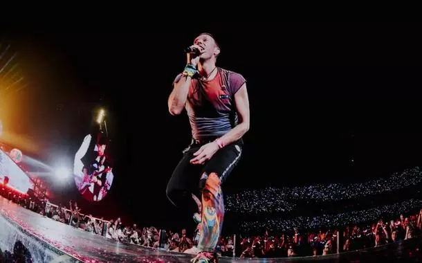 Chris Martin, do Coldplay, diz fazer apenas uma refeição ao dia; entenda riscos e benefícios