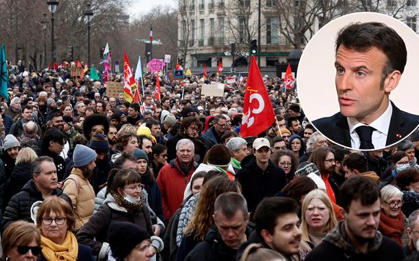 Trabalhadores franceses da gigante petrolífera francesa TotalEnergies participam de uma manifestação contra o plano de reforma do governo francês em Saint-Nazaire, como parte do sexto dia de greve e protestos nacionais, em Saint-Nazaire, França -