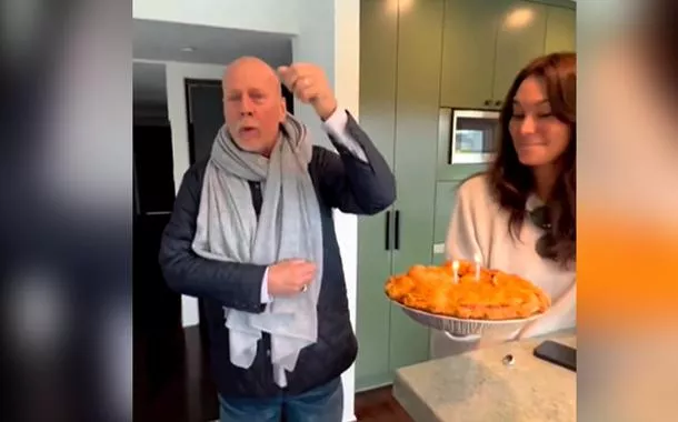 Bruce Willis recebe homenagem de filhas em aniversário
