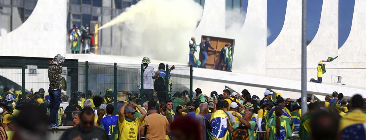 Atos terroristas de bolsonaristas contra as sedes dos Três Poderes, em Brasília