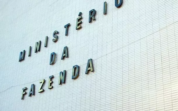 Mercado vê déficit primário menor em 2024 e 2025, mostra Prisma