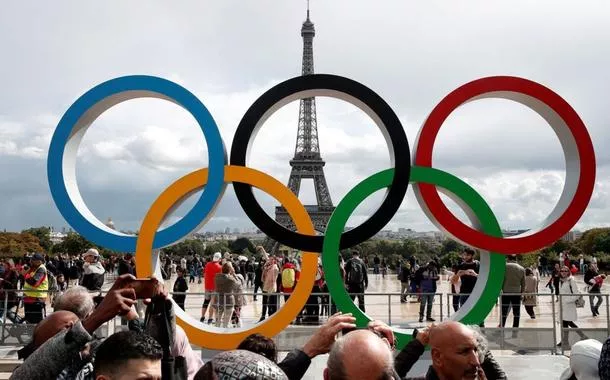 Chama olímpica dos Jogos de Paris é acesa em cerimônia na Grécia