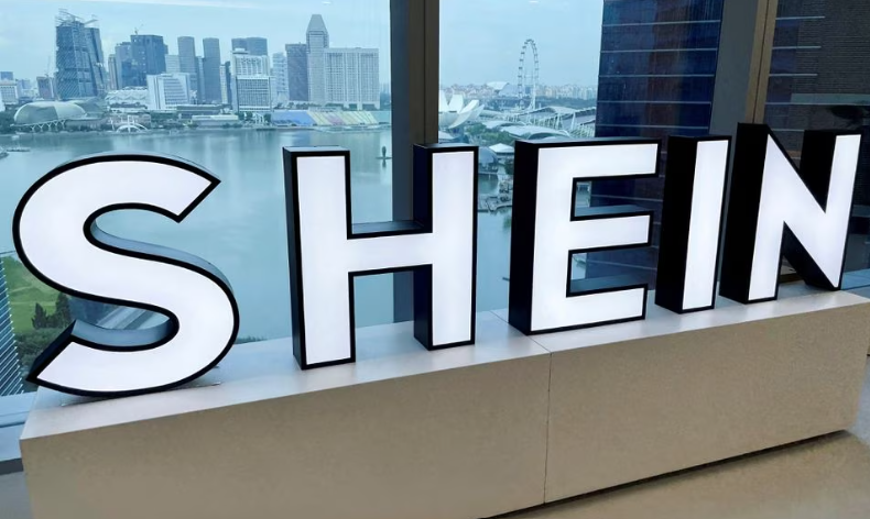 Um logotipo da Shein é retratado no escritório da empresa no distrito comercial central de Cingapura, em 18 de outubro de 2022.