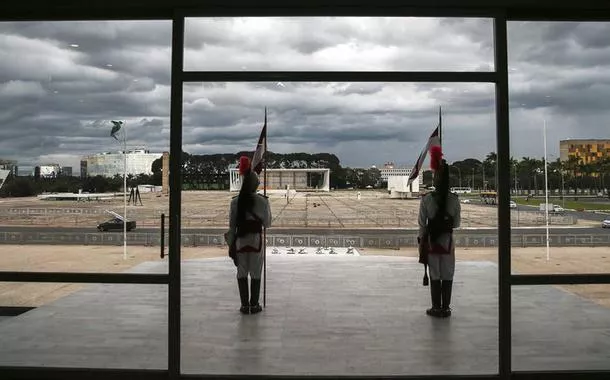 Guardas oficiais na Praça dos Três Poderes, Brasília, DF