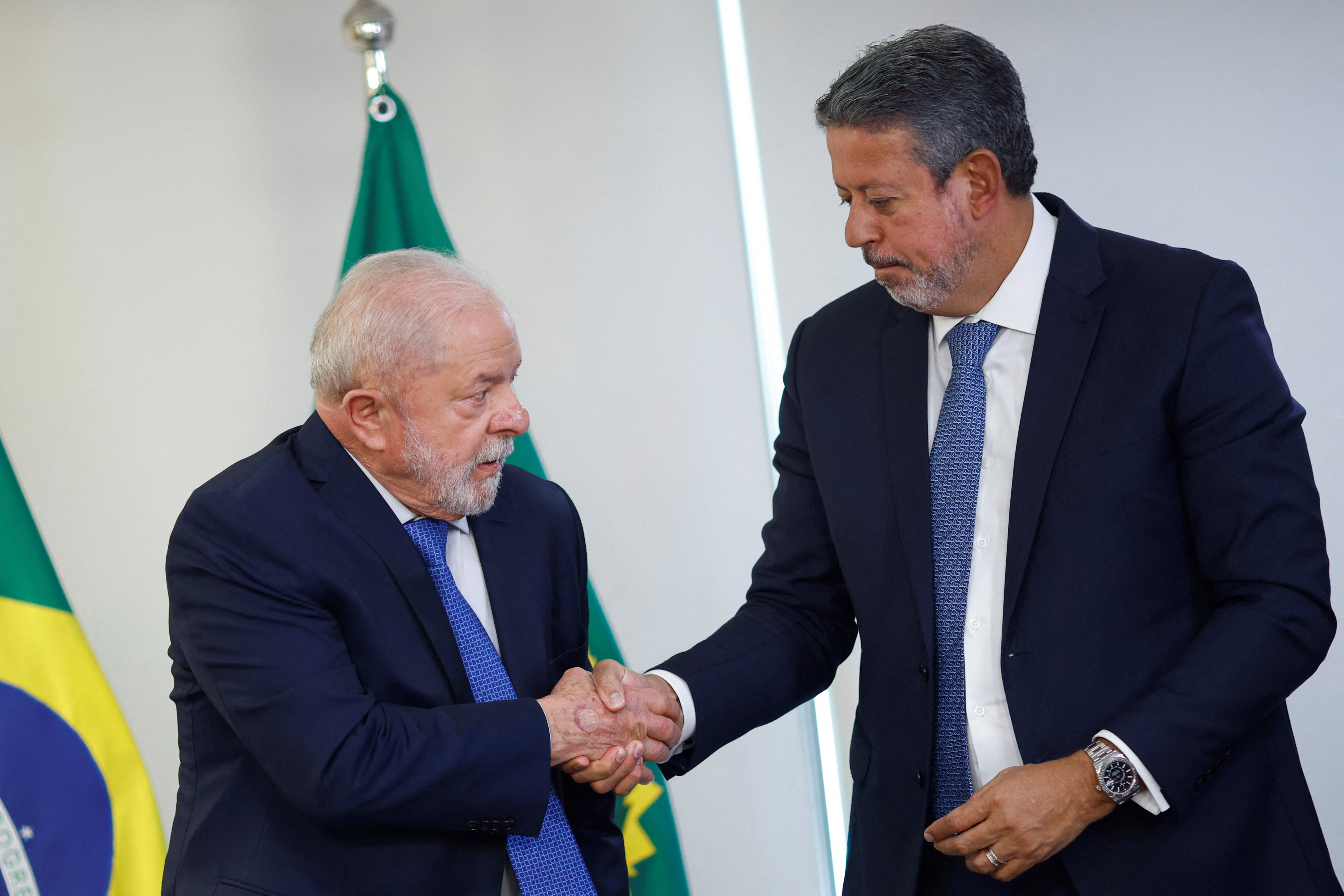 PARLAMENTARES BOLSONARISTAS TIRAM FOTO COM GEN. HELENO APÓS FIM DA CPMI 