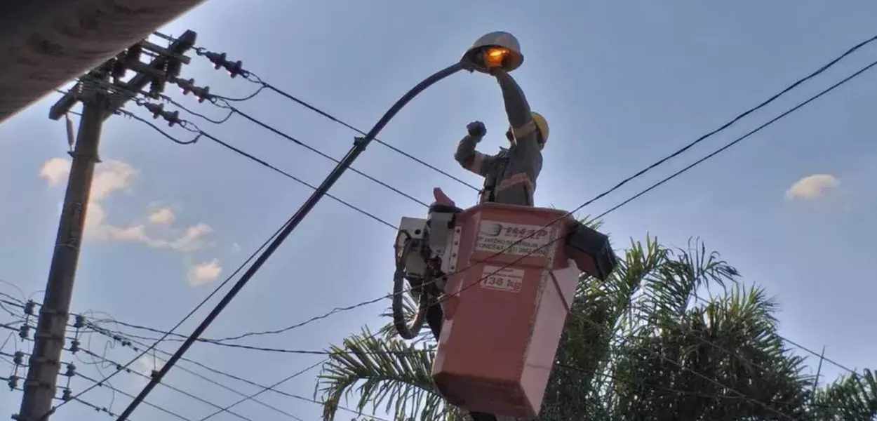 Setor de telecomunicações questiona norma da Aneel sobre postes