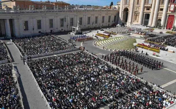 Vaticano considera mudança de gênero e aborto de 'ameaças graves à dignidade humana'
