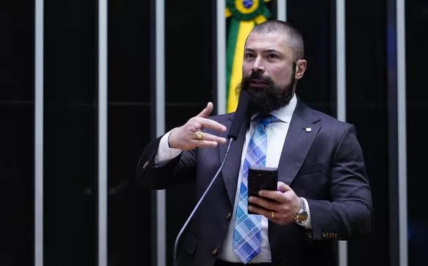 Deputado bolsonarista compartilha fake news sobre o RS já desmentida pela Anvisa