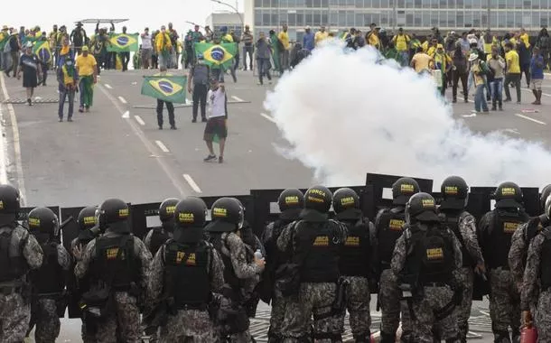 8 de janeiro foi um apagão só para distribuir as faturas políticas, né?