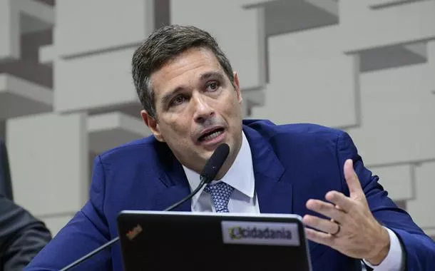 Campos Neto: Banco Central planeja pagamento com Pix por aproximação com Google e Apple Pay