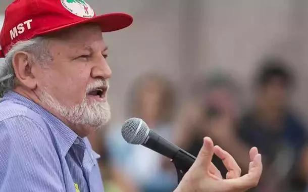 Líder do MST diz que Governo Lula "não está fazendo nada na reforma agrária"