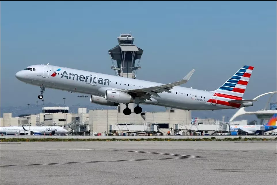 Passageira brasileira tenta invadir cabine de piloto e é expulsa de voo da American Airlines