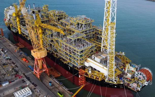 Transpetro abre licitação para 18 barcaças e empurradores