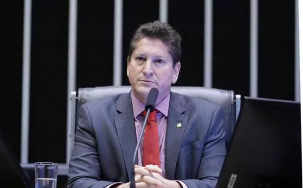 Jilmar Tatto comenta Abin paralela: 'Carlos Bolsonaro faz escola no gabinete do ódio'