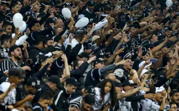 Confronto entre torcedores do Corinthians e PM termina com feridos e oito detidos