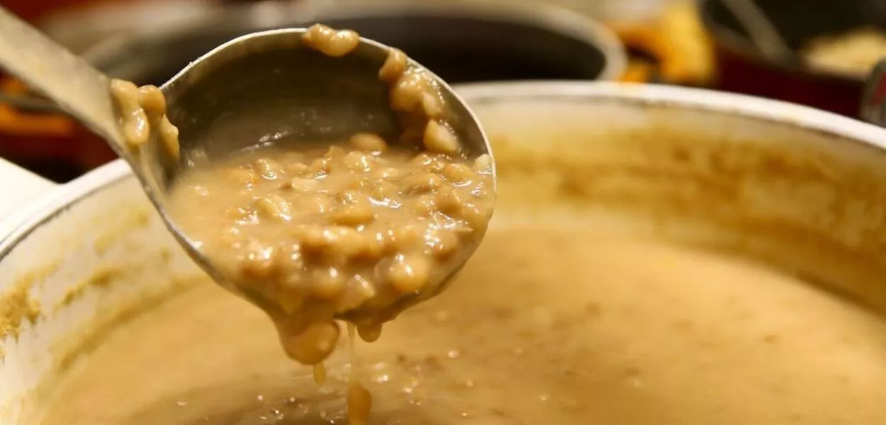 Comida servida em restaurante em Brasília