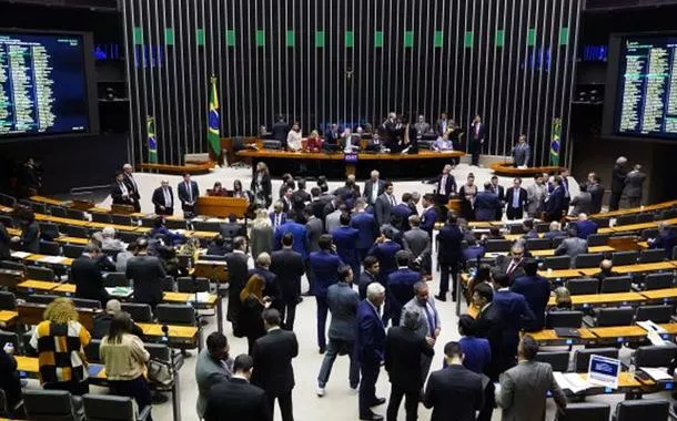 Em derrota para bolsonaristas, Congresso adia análise de veto à lei das 'saidinhas'