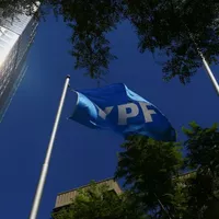 Juíza dos EUA ordena que Argentina entregue ações da YPF para indenização bilionária
