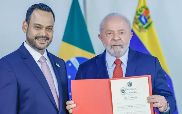 Manuel Vicente Vadell Aquino entrega credenciais ao presidente Lula como embaixador da Venezuela no Brasil, 24/5/23