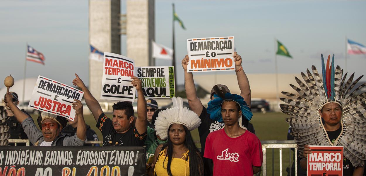 Indígenas protestam em Brasília contra proposta do Marco Temporal