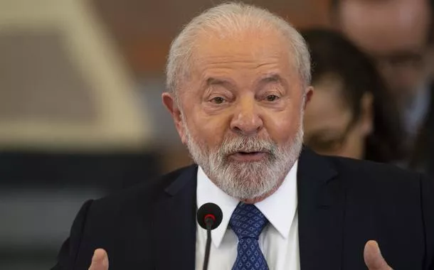 Lula alerta: 'na política, a democracia está em perigo; na diplomacia, cresce o unilateralismo'