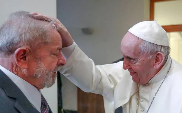 Ministros e parlamentares acompanham Lula na despedida do papa Francisco na Itália