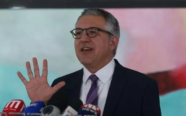 Padilha anuncia edital para 2.200 vagas no Mais Médicos e criação de cadastro reserva