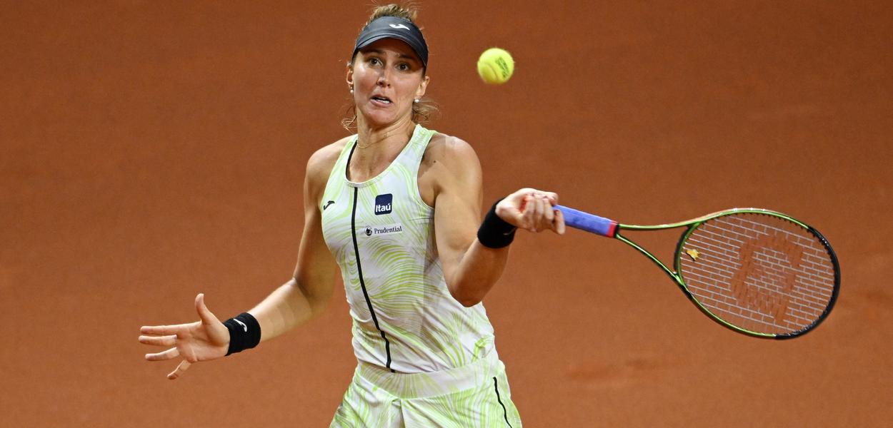 Bia Haddad vence espanhola, vai às quartas de final de Roland Garros e  quebra marca de 55 anos