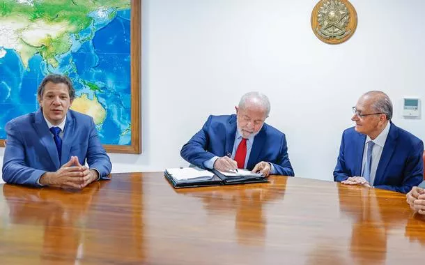 Lula convoca Haddad e Alckmin após Trump anunciar tarifas de 50% ao Brasil