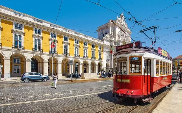 Almoço com pai em restaurante, ida ao banheiro, nunca mais vista: o estranho desaparecimento de brasileira em Portugal