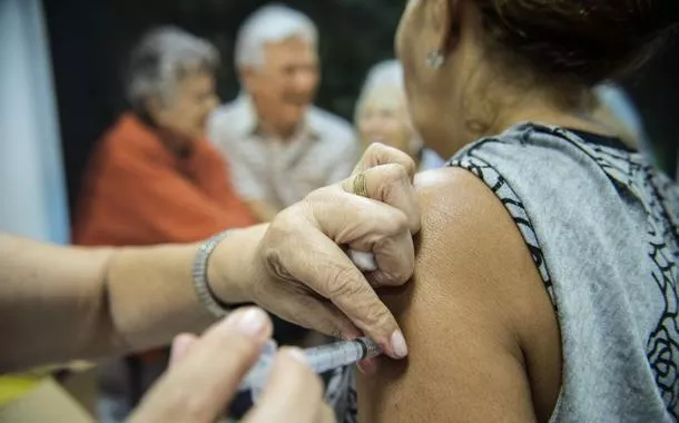 Campanha nacional de vacinação contra a gripe começa nesta segunda-feira