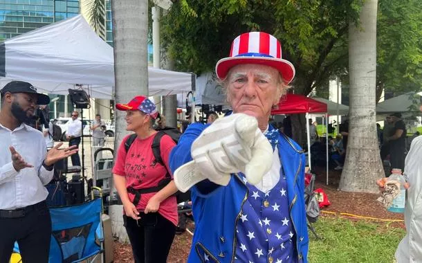 Guerra comercial de Trump afasta turistas e causa prejuízo de US$ 64 bilhões aos EUA