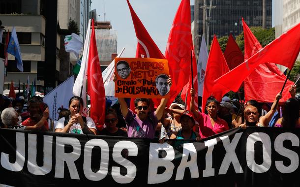 Protestos contra os juros altos no Brasil