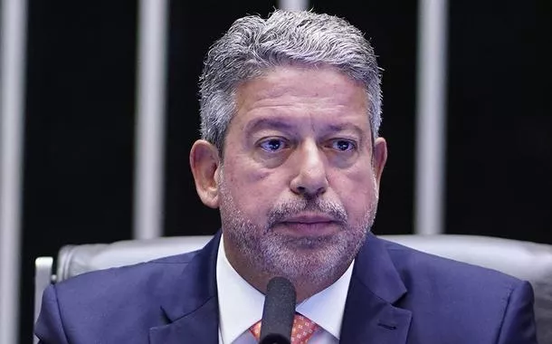 Lira irritado com suspensão das "emendas Pix" colocapokerstars aviatorrisco programas e investimentos do governo Lula