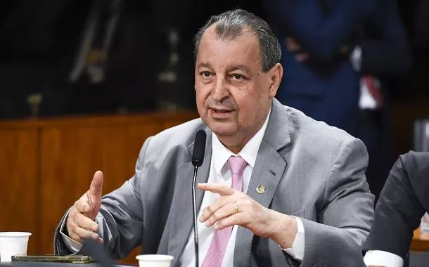 Governo articula controle da CPMI do INSS e quer Omar Aziz na presidência