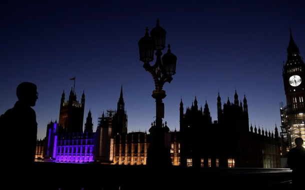 Parlamento britânico visto da ponte de Westminster
