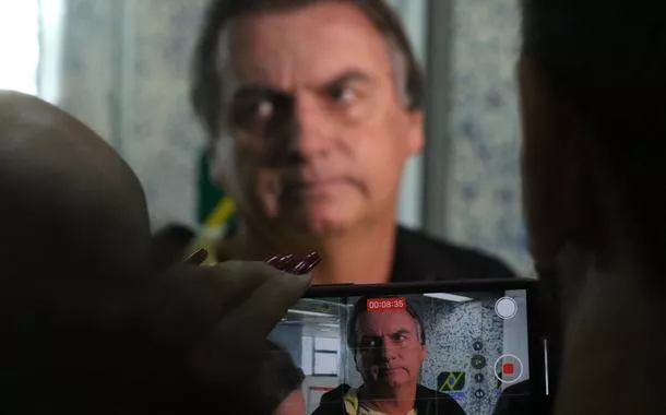 Indiciado pela PF, Bolsonaro recua de buscar refúgio em embaixada: 'não vou sair do meu país, porque não fiz nada de errado'