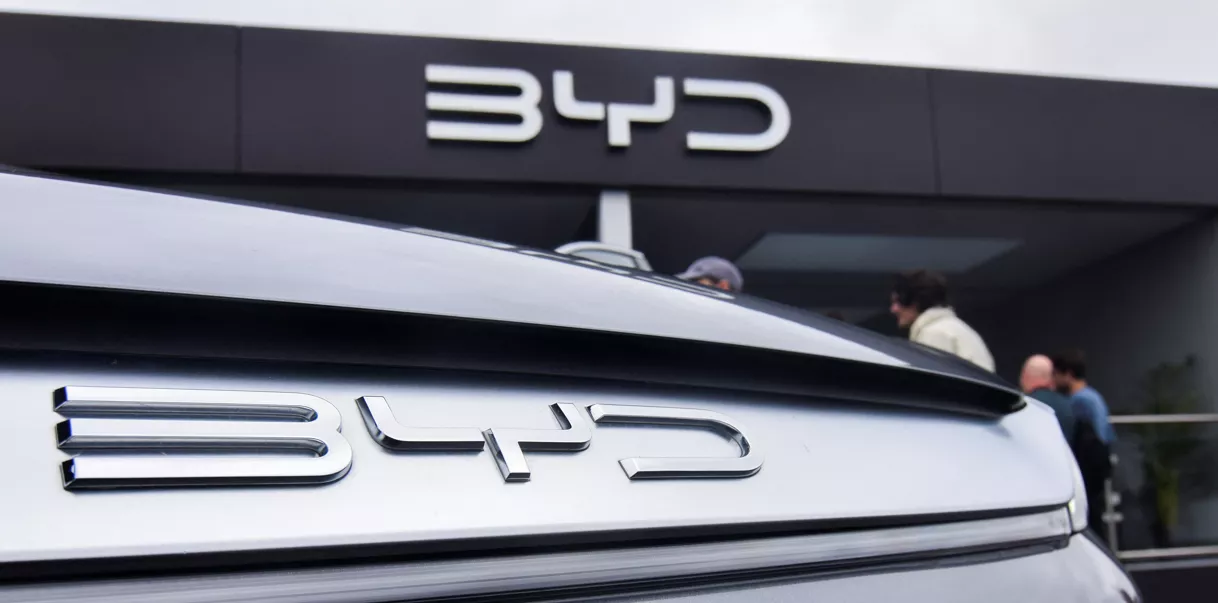Veículo da BYD sendo exibido em evento no Reino Unido 28/04/2023