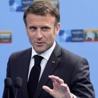 França proíbe traje muçulmano em escolas públicas