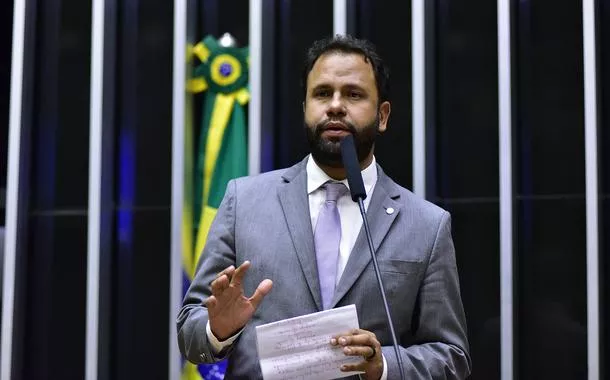 Deputado do Psol condena aprovação de anistia que beneficia Bolsonaro