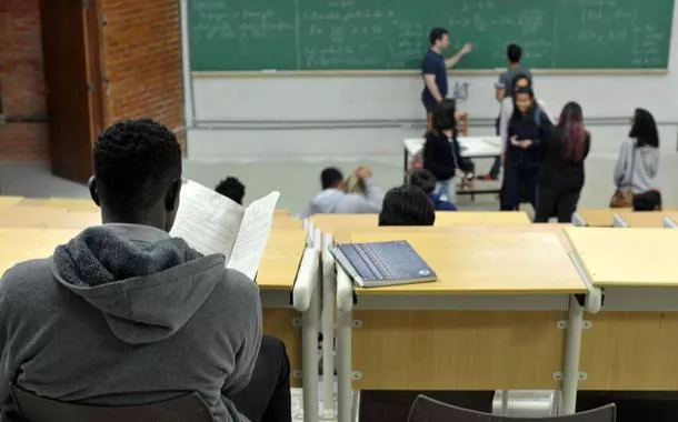 Escolas de São Paulo registram redução de 35% na carga horária para ciências humanas