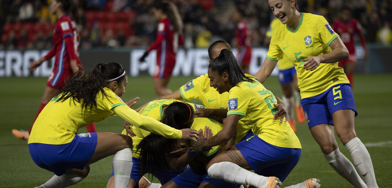 Futebol feminino no Brasil vai da proibição ao melhor momento