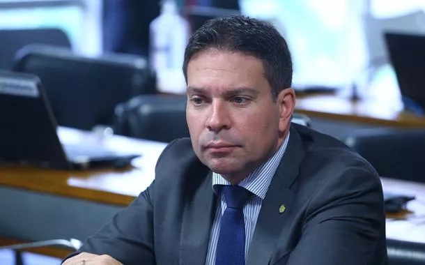 Fux pede suspensão total da ação penal contra Ramagem no julgamento de trama golpista
